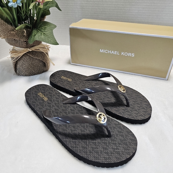 Michael Kors Shoes - ❌️SOLD❌️✨️NWT Michael Kors flip-flops